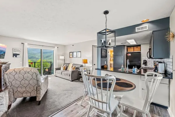 Photo 1 - Indoor Pool Hot Tub Sleeps 4 Mountain Views