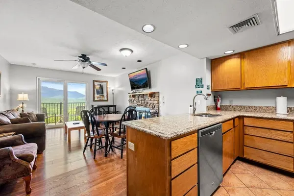 Photo 1 - Indoor Pool Hot Tub Sauna Sleeps 6 Full Kitchen