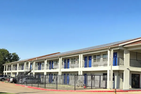 Photo 1 - Deluxe Inn Motel By Oyo Grand Prairie Interstate 30