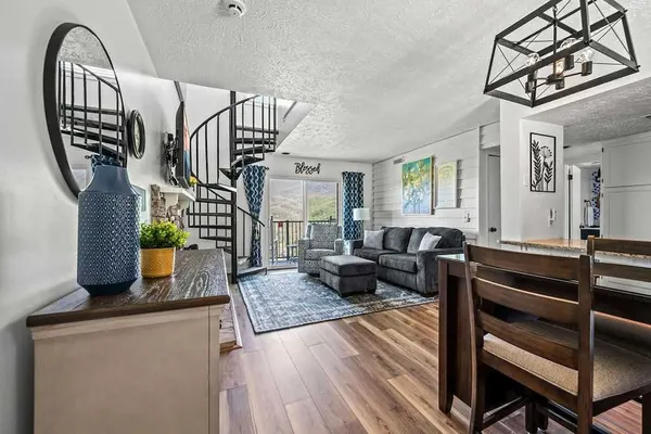 Photo 1 - Indoor Pool Hot Tub Sleeps 6 Mountain Views