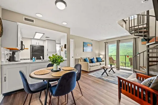 Photo 1 - Indoor Pool Mountain Views Hot Tub Sleeps 6