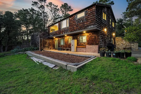 Photo 1 - Sunridge Lookout by Avantstay Big Backyard Oasis + Patio, Central Location