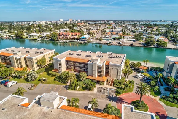 Photo 1 - Land's End 4-206 Bay Front - Premier