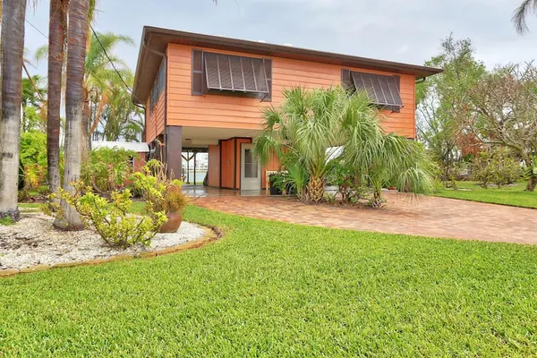 Photo 1 - Paradise Along Boca Ciega Bay