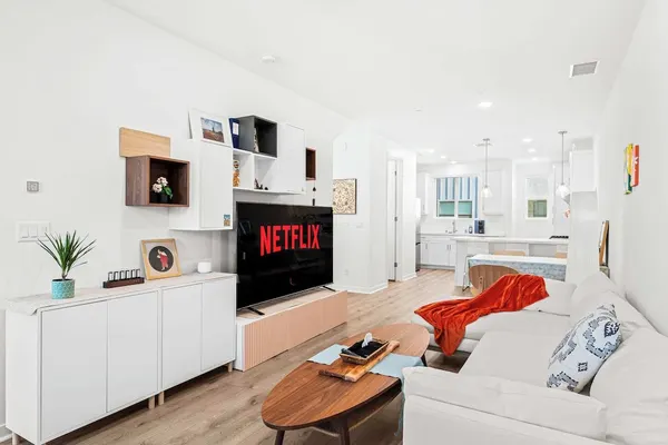 Photo 1 - Chic Modern Retreat With Stunning Views 1360 Sqft