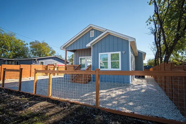Photo 1 - Stylish 3br/2ba Urban Retreat Near Lively Downtown