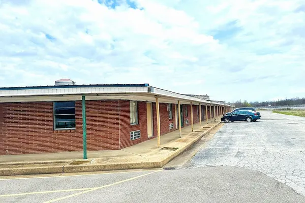 Photo 1 - Shamrock Kings Inn By Oyo Marked Tree I-555
