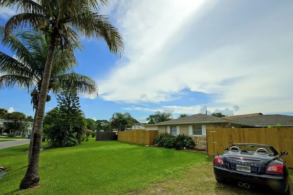 Photo 1 - TriLuxe Inn & Studios