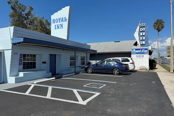 Photo 1 - Royal Inn