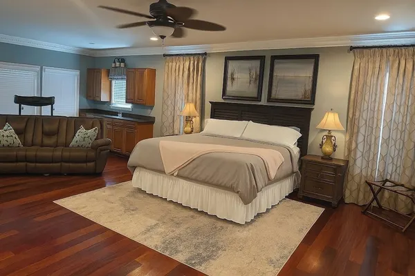 Photo 1 - Luxury Lakefront 4br: Jacuzzi, Game Room & Wi-fi