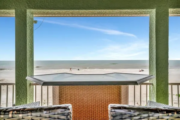 Photo 1 - Stones Throw Beachfront Premier Suite 4 Views