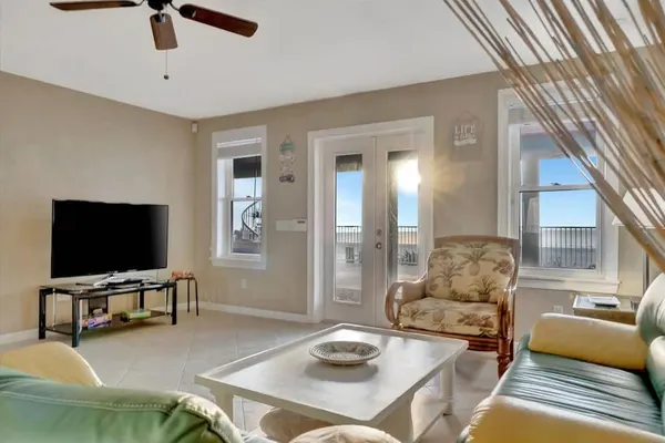 Photo 1 - Stones Throw Beachfront Family Suite 3 Views