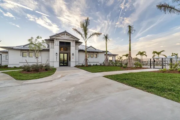 Photo 1 - 14141 Heritage Landing Blvd #931