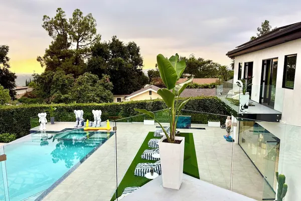 Photo 1 - @ Marbella Lane - Enchanted Garden & Pool Hideaway