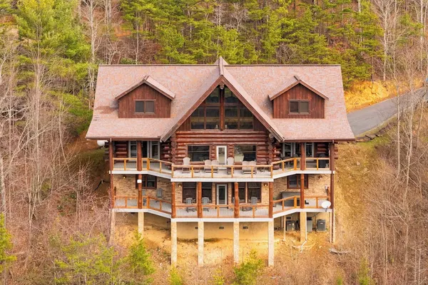 Photo 1 - Pinnacle Chalet by Avantstay Luxury Cabin w/ Panoramic Views, Fireplace & Game Room