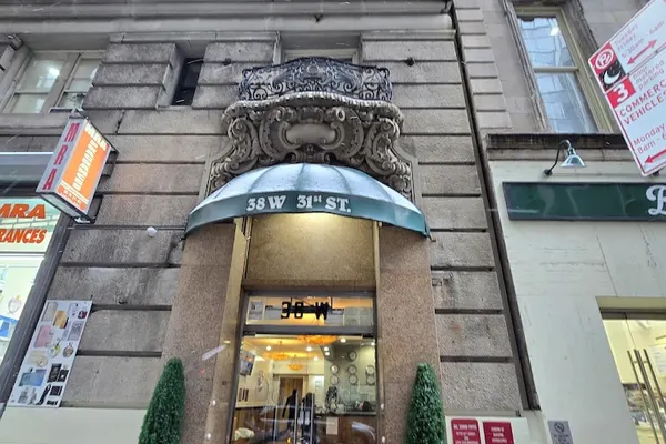 Photo 1 - Iconic Hotel