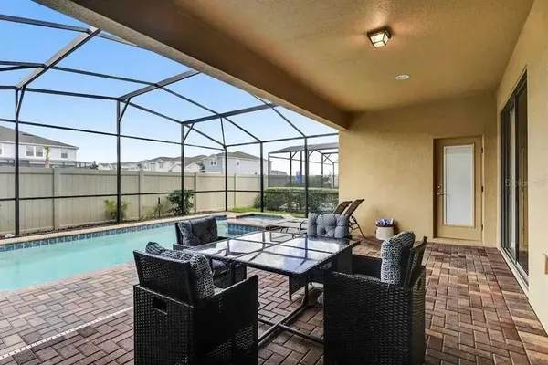 Photo 1 - Gorgeous 5Bd w Private Pool Windsor Westside 8893