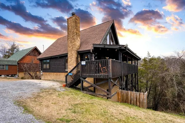 Photo 1 - Mountains are Calling by Avantstay Sleeps 8 Hot Tub + Game Loft Located in Douglas Lake Resort