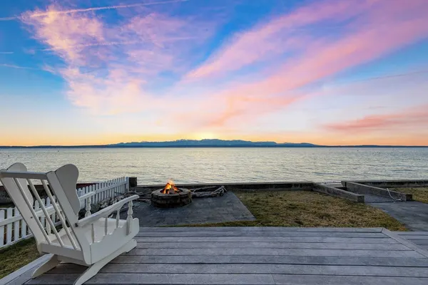 Photo 1 - Waterfront 4bdr w/ Deck, Stunning Views, Fire Pit Cedar Street by Avantstay