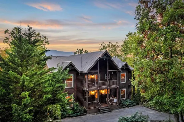 Photo 1 - 100 Guests Blackthorn: Sister Smokies Homes Luxury Mountain Retreat