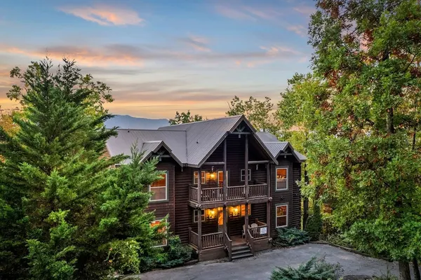 Photo 1 - 100 Guests Blackthorn Sister Smokies Homes Luxury Mountain Retreat