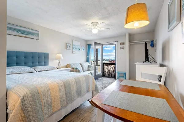 Photo 1 - Beachfront Bliss Cozy Studio!