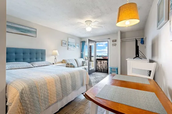 Photo 1 - Beachfront Bliss Cozy Studio!