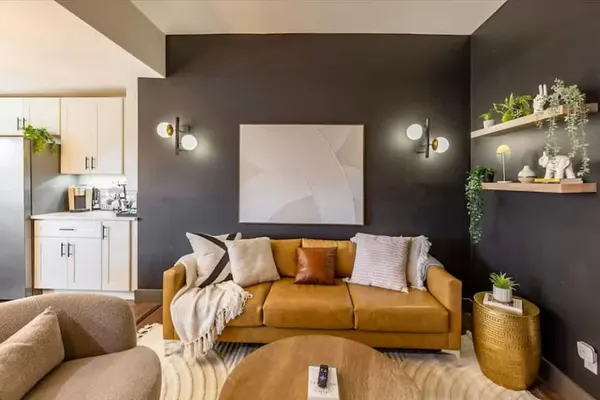 Photo 1 - Iconic 3BD Entire House in The Heart Of Pittsburg