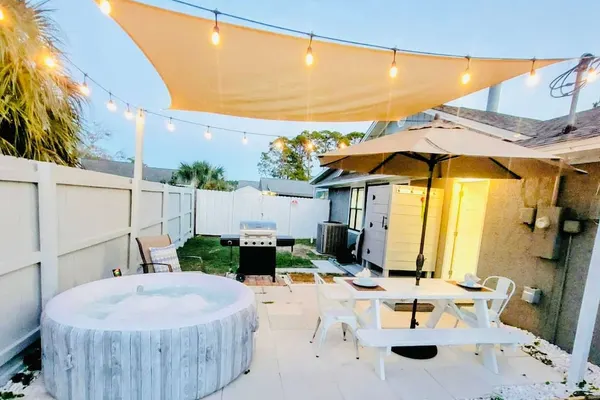 Photo 1 - Stunning 4BD Jacuzzi - 4 Min To Beach Panama City
