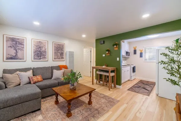 Photo 1 - Luxe Loft - UNR Pet Friendly