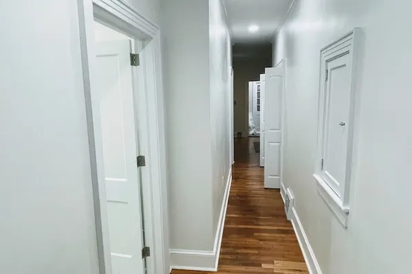Photo 1 - Renovated 1 Bedroom in Forest Hills - B