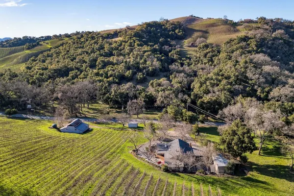 Photo 1 - Luxury Wine Country Haven Vineyard Views Near Top Wineries Adelaida Farmhouse