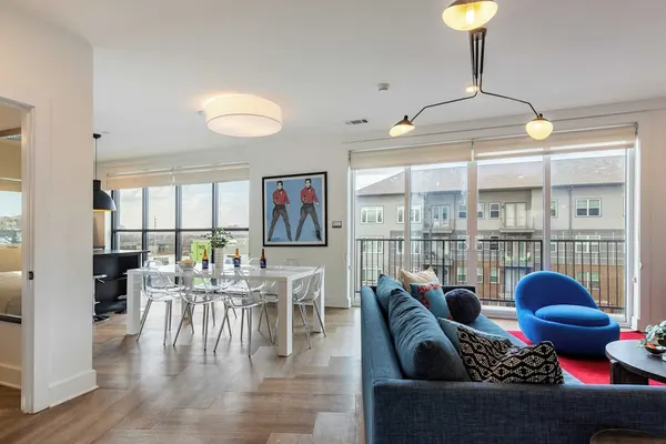 Photo 1 - Dual Bachelor Pads w/ Rooftop Lounge & Games Sleeps 26 5 Min to Broadway