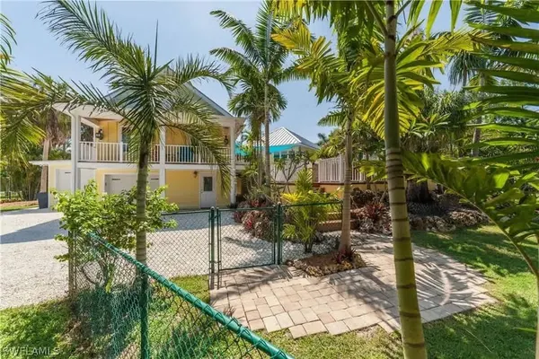 Photo 1 - 3 br Private Suite in our Waterfront Paradise