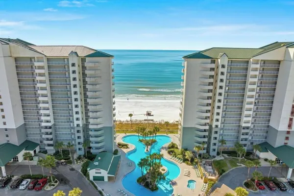 Photo 1 - Coastal Hideaway: Cozy Beachfront Studio Sleeps 4 With Stunning Views!