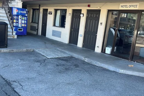 Photo 1 - Metro Motel