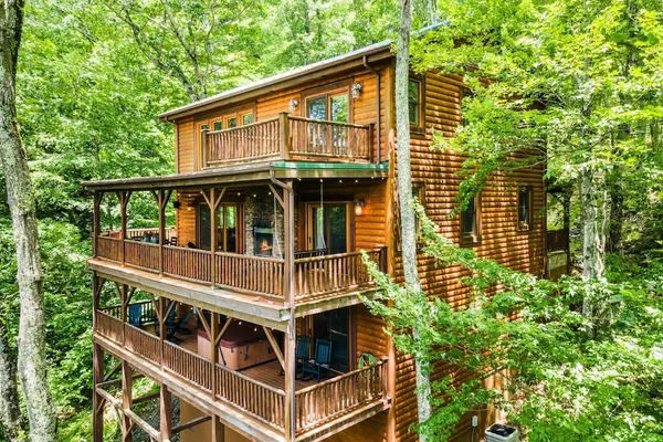 Photo 1 - Eagle Nest Lodge Hot Tubs Mountain Views