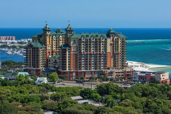 Photo 1 - Emerald Grande W928