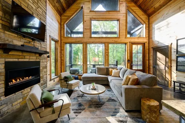 Photo 1 - Luxurious Bright Modern Broken Bow Dream Retreat