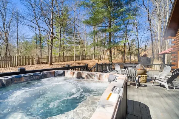 Photo 1 - Spacious Luxury Lake Blue Ridge Forest Cabin an spa