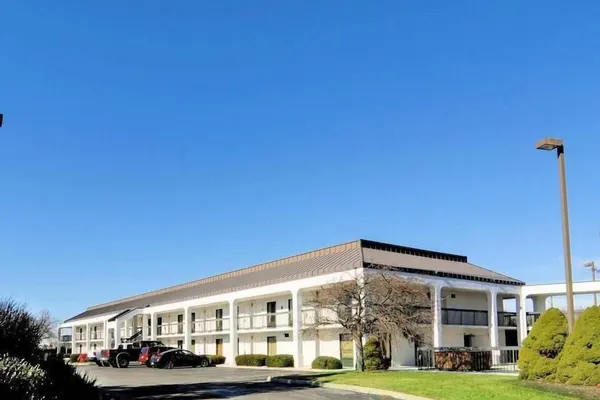 Photo 1 - Suburban Studios Christiansburg - Blacksburg