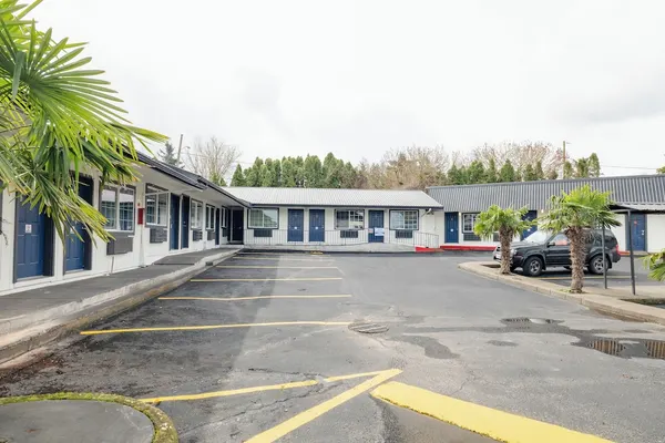 Photo 1 - Horseshoe inn