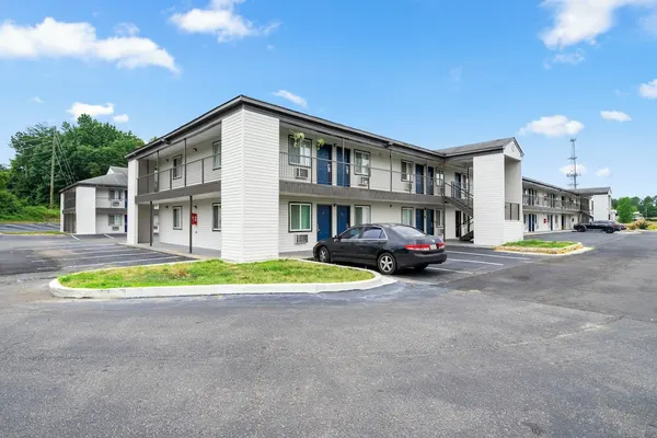 Photo 1 - Efficiency Lodge - Kennesaw GA