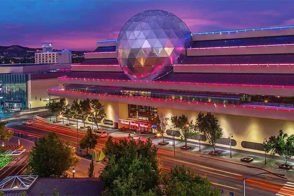 Photo 1 - Vibrant Boho Family Home 3 Bed Pet Friendly UNR