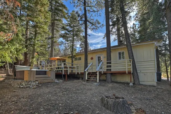 Photo 1 - Peaceful Sunshine Chalet with Hot Tub