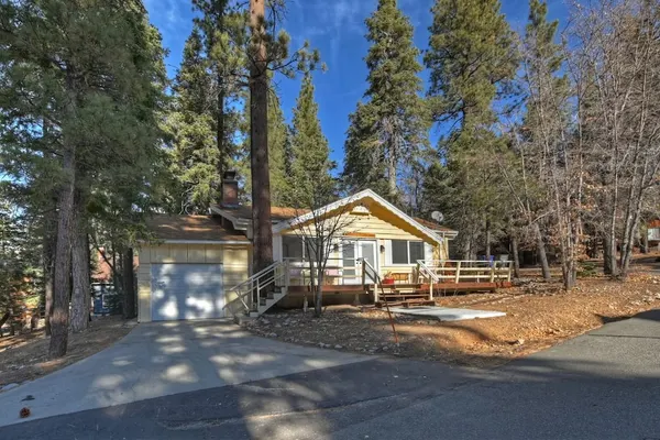 Photo 1 - Peaceful Sunshine Chalet with Hot Tub