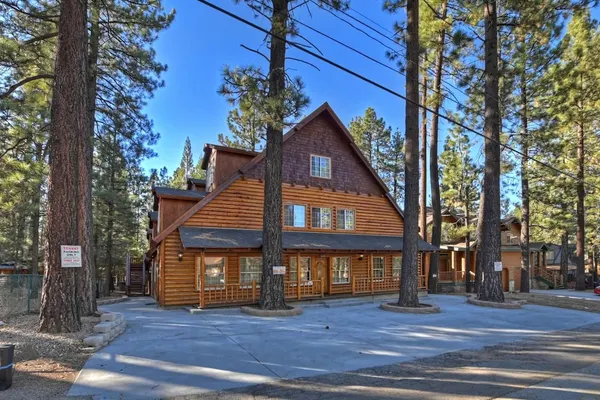 Photo 1 - Big 10 Luxury Cabin with HotTub