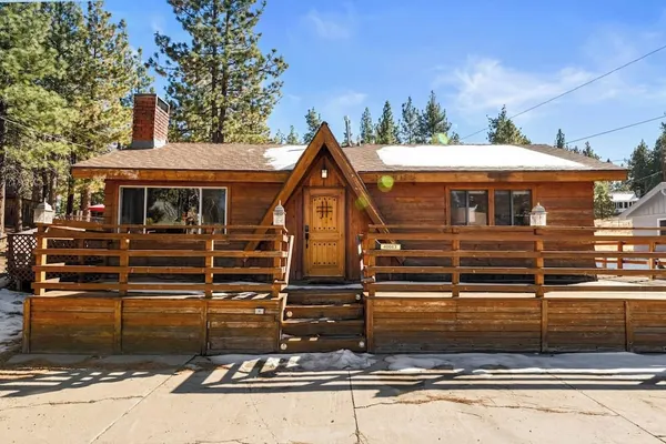 Photo 1 - Lakeside Cottage - Charming  Retreat