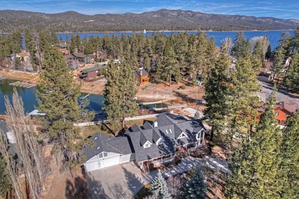 Photo 1 - Lakefront Estate with Views and Hot tub