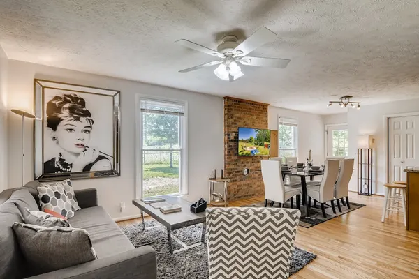 Photo 1 - 3BR 2bath Gorgeous Country Near Nashville F1